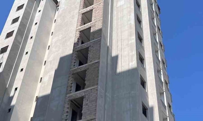 İtfaiyenin müdahalesiyle 11. katta mahsur kalan iki işçi kurtarıldı