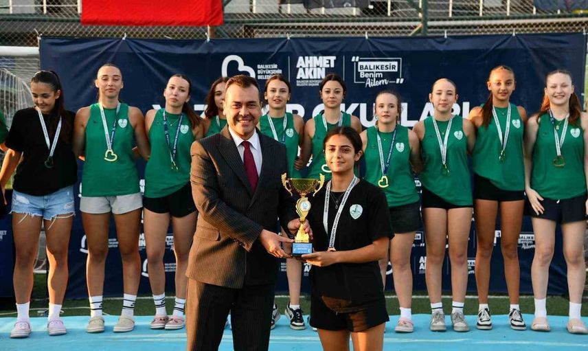 yaz spor okulları'nda 20 branşta yaklaşık 3 bin öğrencinin mezuniyet coşkusu