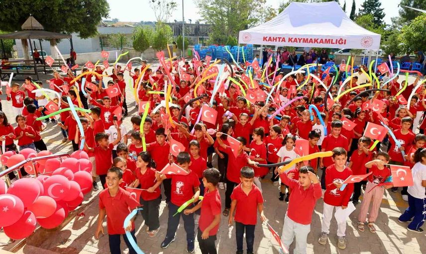 Kahta'da öğrenciler ve yöneticilerle ilköğretim haftası coşkusu