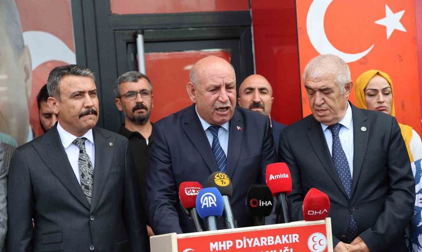 MHP Diyarbakır'da yeni dönem: Arslan'dan Özcoşkun'a devir teslim