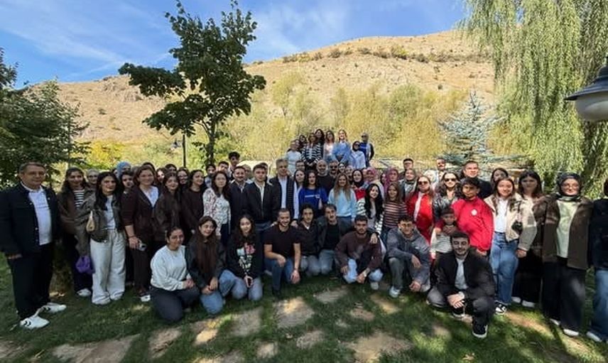 Üniversite yaşamına destek: Ufuk Kuyrukluyıldız eczacılık öğrencileriyle tanıştı