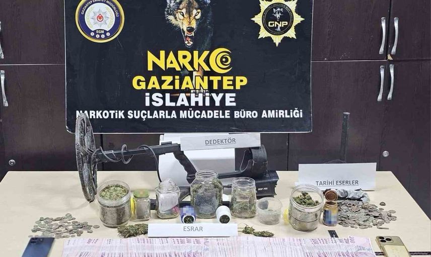 İslahiye'de ev aramasında yüzlerce sikke ve uyuşturucu ele geçirildi