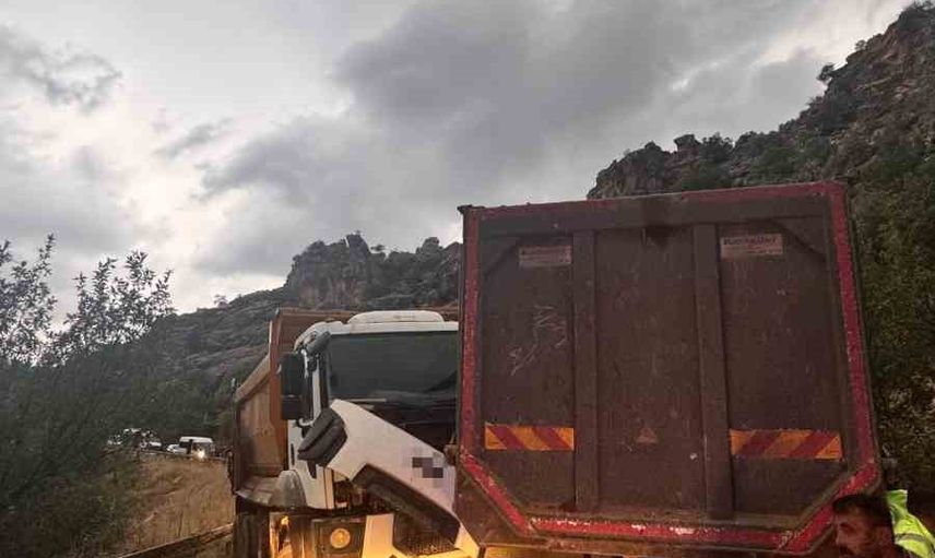 Adıyaman’da Ormaniçi yakınlarında kamyon kazası: 2 yaralı