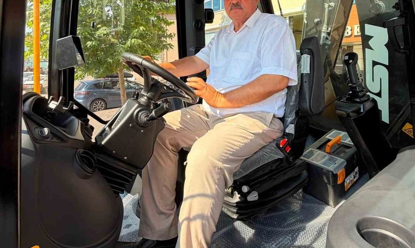 Beyağaç'ta belediye filoya yeni iş makinesi ekledi