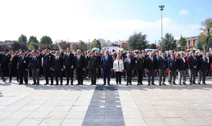Düzce’de gaziler anıtpark ve merkez camide dualarla yad edildi
