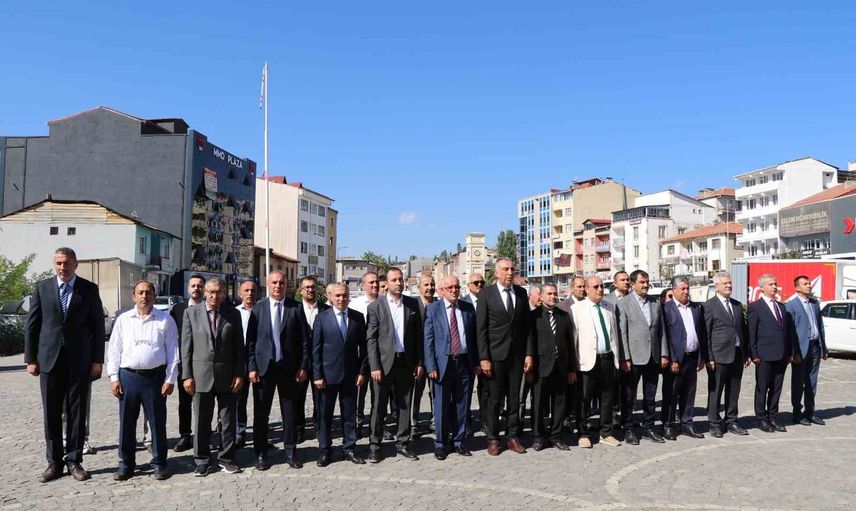 Oltu'da ilköğretim haftası coşkusu öğrencilerin gösterileriyle sürdü