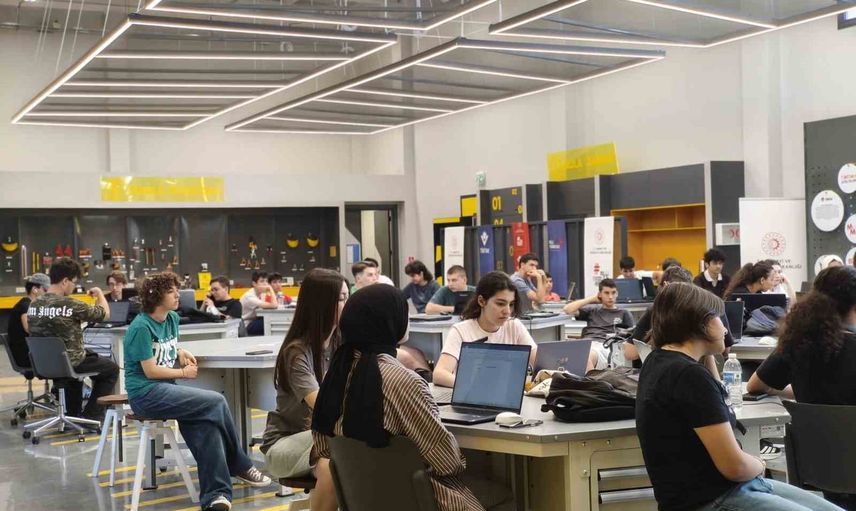 Milli Teknoloji Atölyesi'nde liseliler için iki şubeli yaz okulu sona erdi