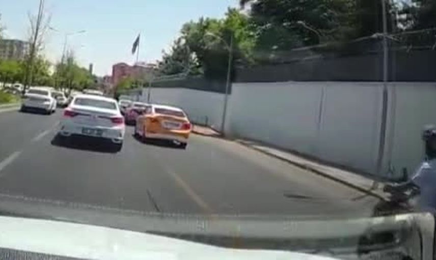 Elazığ Bulvarı'nda anbean kaydedilen kaza: motosiklet sürücüsü yaralandı