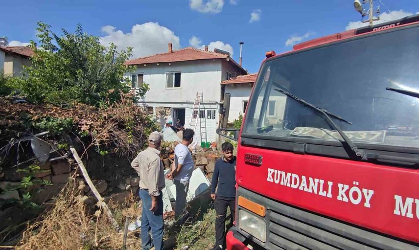 Yalvaç'ta muhtarın müdahalesiyle ev yangını büyümeden söndürüldü