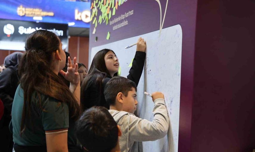 Kocaeli kitap fuarında genç okurlar ilham topluyor