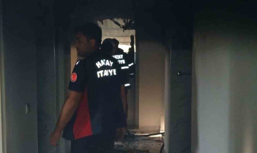 Hassa'da Aktepe Mahallesi'nde ev ve ahır yangını hızla kontrol altına alındı