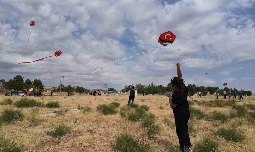 Kırıkkaleli çocuklar Filistin için uçurdu: savaşlar bitsin çağrısı