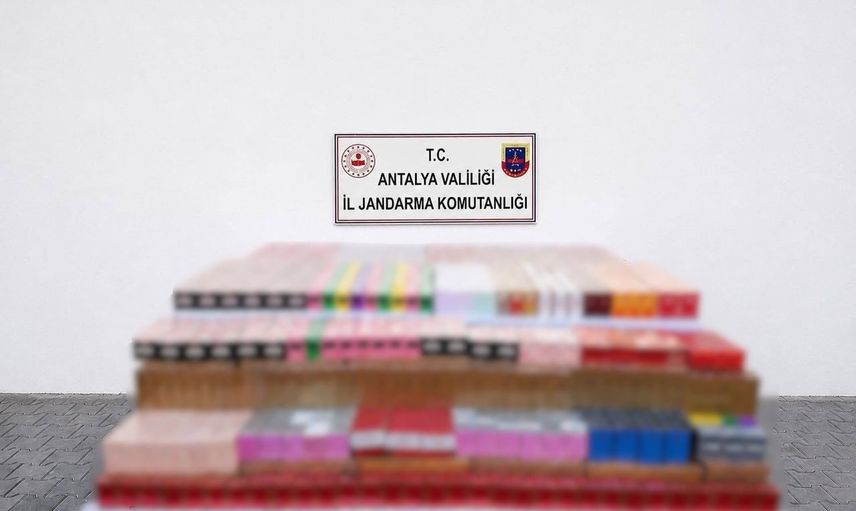 Manavgat'ta lüks markalara ağ kuran kaçak depo çökertildi