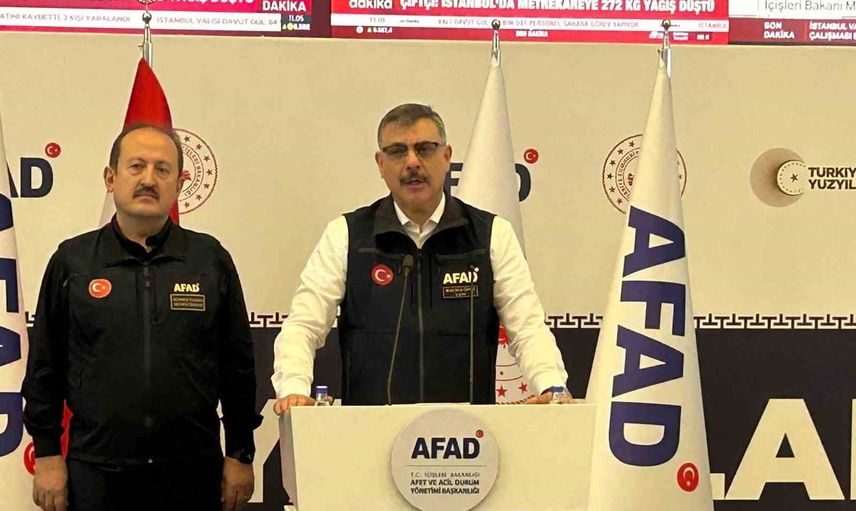 İstanbul'da sağanak sonrası 2 bin 727 kişi tahliye edildi, okullarda kısmi erteleme yapıldı