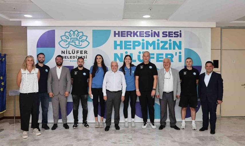 Başkan Şadi Özdemir başarıları Nilüfer'e taşıyan voleybolcuları ağırladı