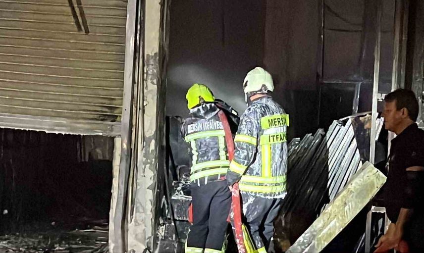 Mezitli'de mobilya atölyesinde başlayan yangın ekiplerin müdahalesiyle kontrol altına alındı