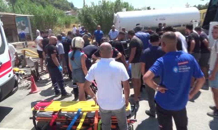Kumluca'da su hattı çöküşünde zamanla yarış: işçi 1 buçuk saat sonra kurtarıldı