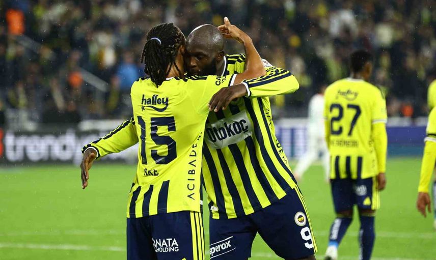 Lukaku, Levent Mercan'ın ortasını ağlara gönderdi