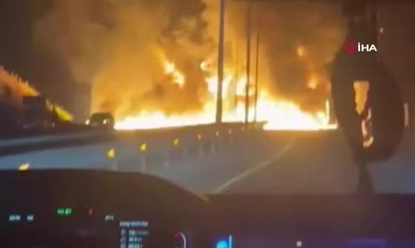 Türkistan'da 22 ton sentetik yağ taşıyan tır alev aldı, temizlik çalışmaları sürüyor