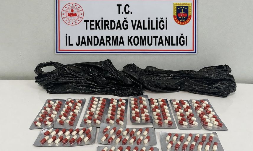 Malkara'da jandarmadan uyuşturucu operasyonunda 168 galara hapı ele geçirildi