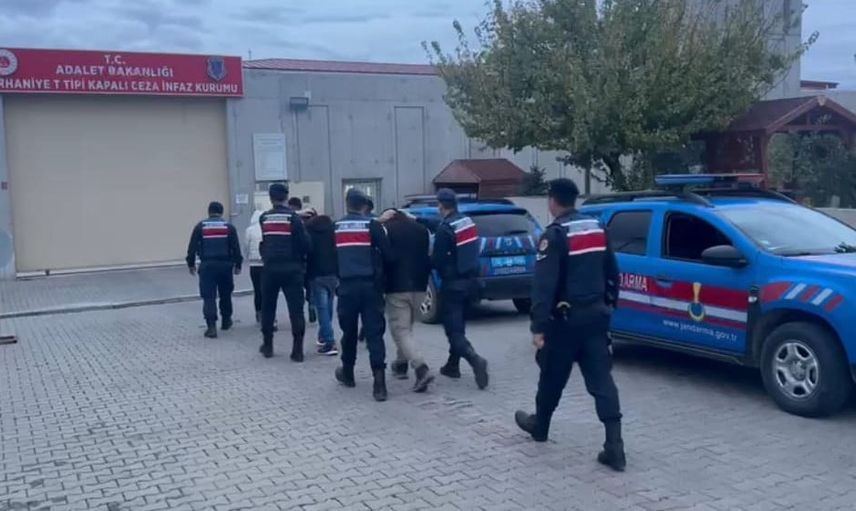 Balıkesir'de jandarmanın asayiş uygulaması 34 hükümlüyü yakaladı