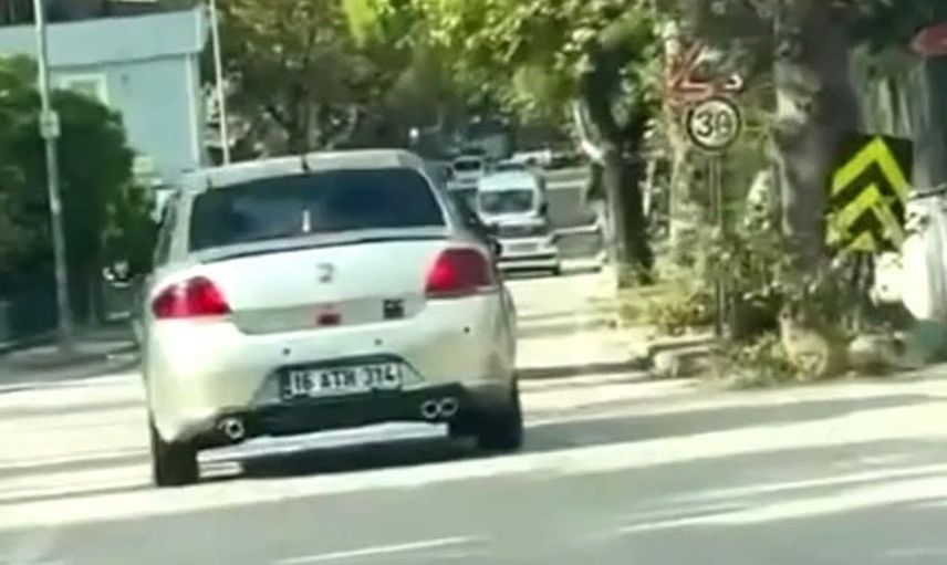 Cadde üzerinde tehlikeli drift anı Bursa'da cep telefonu kamerasında