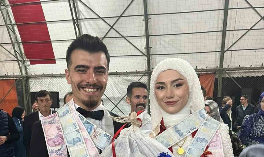 Damadın yakınından alışılmadık takı: düğünde çuval fındık