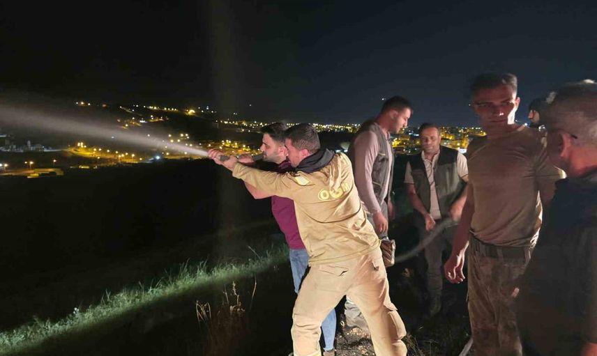 idil yarbaşı'nda örtü yangını köy evlerine ulaşmadan söndürüldü