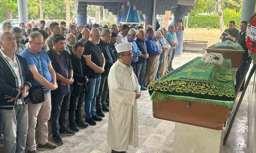 Gazetecilik hayatıyla anılan Mümtaz Dündar için Denizli'de tören düzenlendi