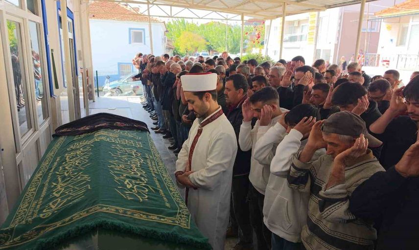 Uzaklaştırma kararı bulunan eski erkek arkadaşı tarafından öldürülen genç kız defnedildi