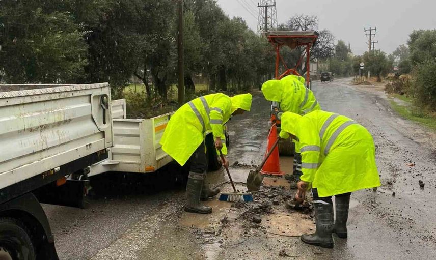 Muğla'da yağış mesaisi: Muğla Büyükşehir Belediyesi ve MUSKİ 13 ilçede sahada