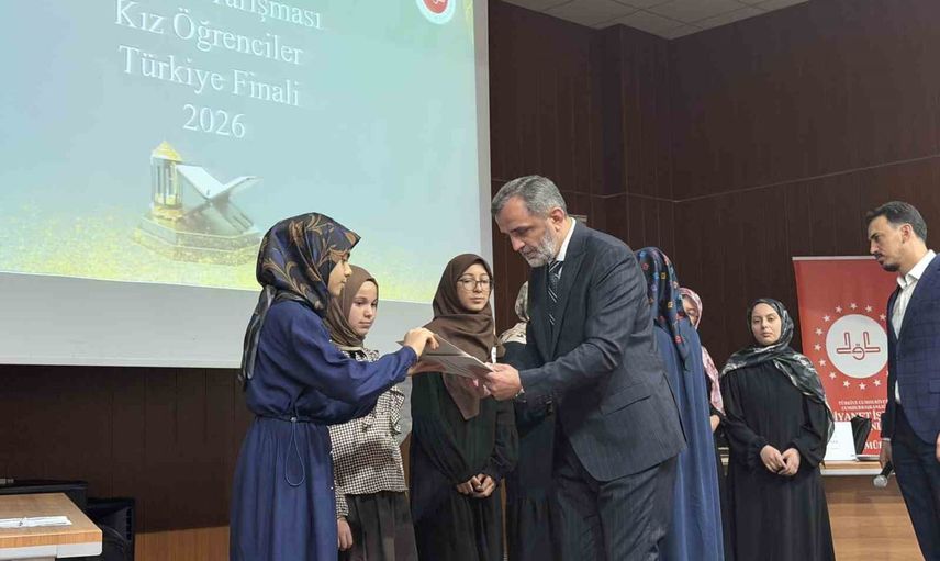 Mardin'de kız öğrenciler arasında hafızlık yarışmasının finali tamamlandı