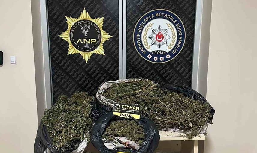 Ceyhan'da 8 kilo 562 gram esrar ele geçirildi, 2 şüpheli tutuklandı