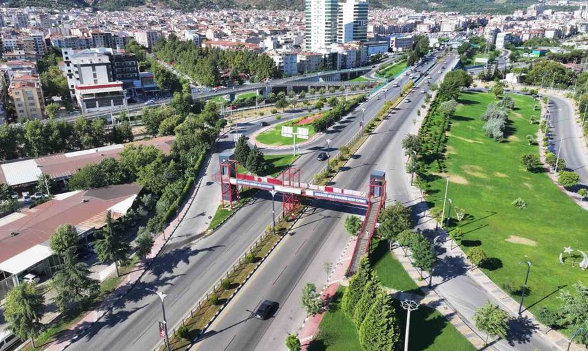 Kader Atabey üst geçidine asansörle erişim kolaylaştı