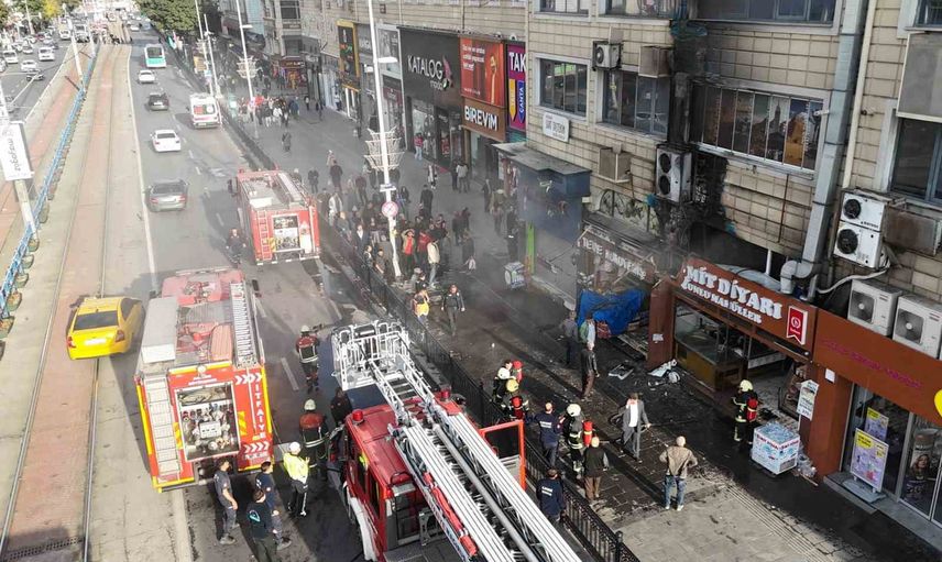Hunat Mahallesi'nde unlu mamuller dükkanında çıkan yangın kontrol altına alındı
