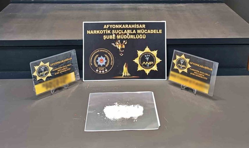 Afyonkarahisar'da yapılan aramada 15 gram uyuşturucu ele geçirildi, zanlı tutuklandı