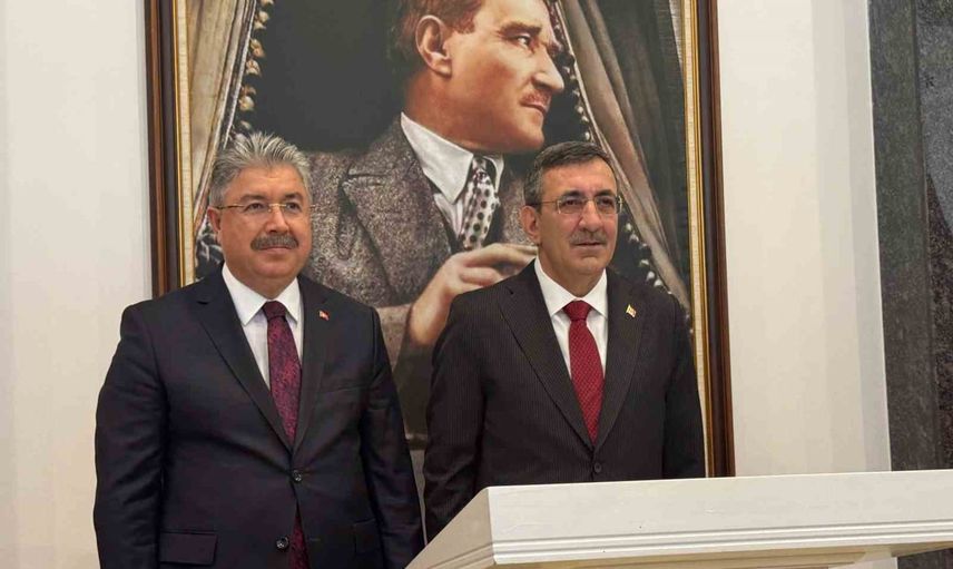 Yılmaz Eskişehir valiliğinde protokolle karşılandı