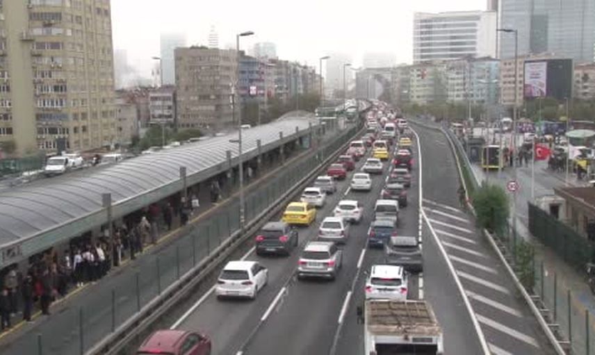 Bayram öncesi İstanbul'da trafik yoğunluğu yüzde 74'e çıktı