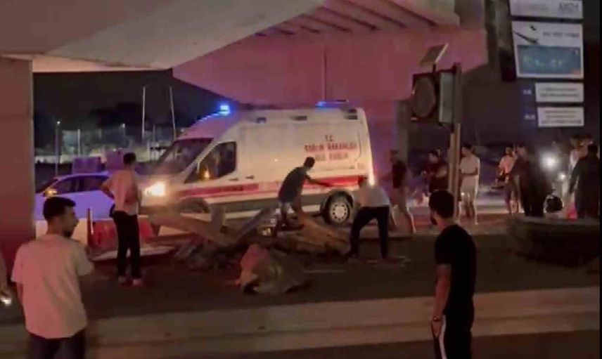 Kontrolden çıkan motosiklet Nilüfer'de bariyere çarparak sürücüyü ağır yaraladı