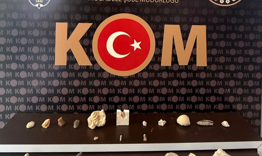 Antalya'da 22 kaçak tarihi eser ve çok sayıda kaçak malzeme ele geçirildi