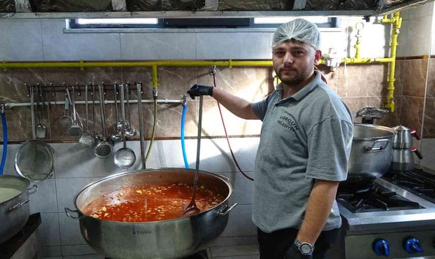Sorgun aşevleri hem öğrenci hem yaşlıların sofrasına dokunuyor