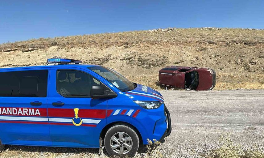 Karaman'da Dereköy baraj yolunda kontrolden çıkan araç devrildi: sürücü tedaviye alındı