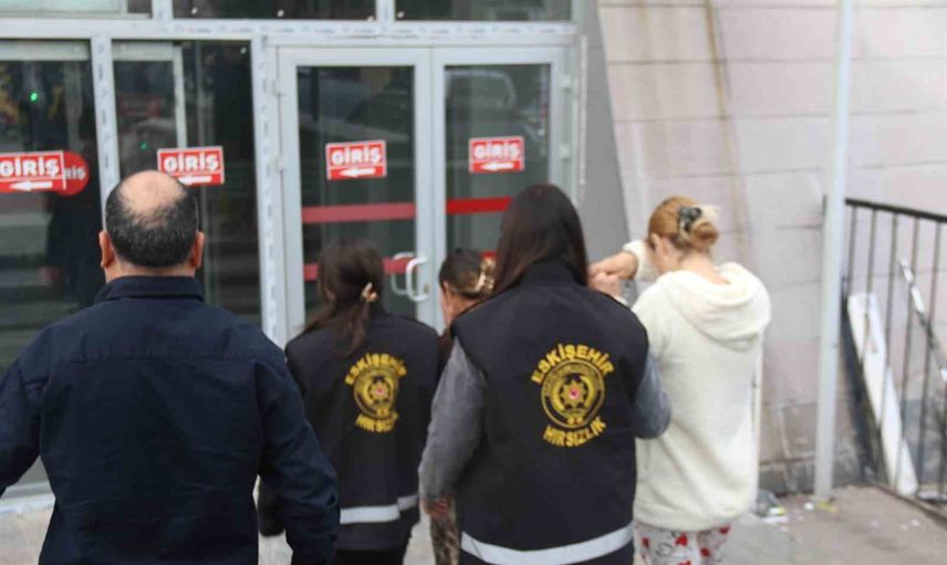 Güvenlik kamerası kayıtlarıyla tespit edildiler: iki evden hırsızlık zanlıları tutuklandı