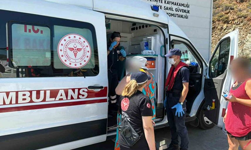 Muğla açıklarında ticari yatta yaralanan yolcu kıyıya ulaştırıldı