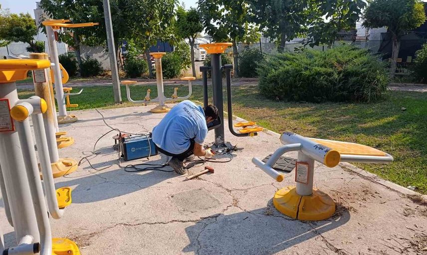 Akdeniz’de parklar yenileniyor, çocuk oyun alanları güvenli hale getiriliyor