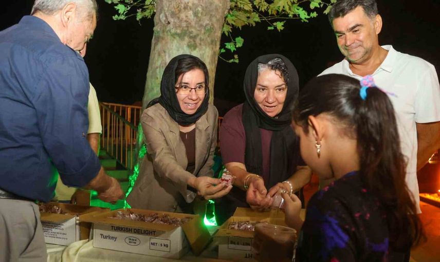 Uşak'ta kandil atmosferi camilerde lokumla paylaşıldı