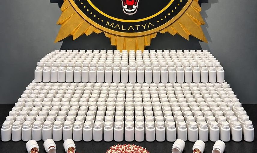 Malatya'da 46 bin 189 sentetik ecza hapıyla gerçekleştirilen operasyonda iki tutuklama