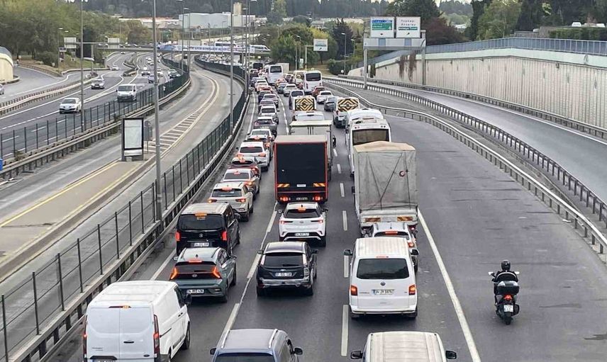 Okullar açıldı, sabah yolları doldu: İstanbul trafiğinde ikinci gün artış