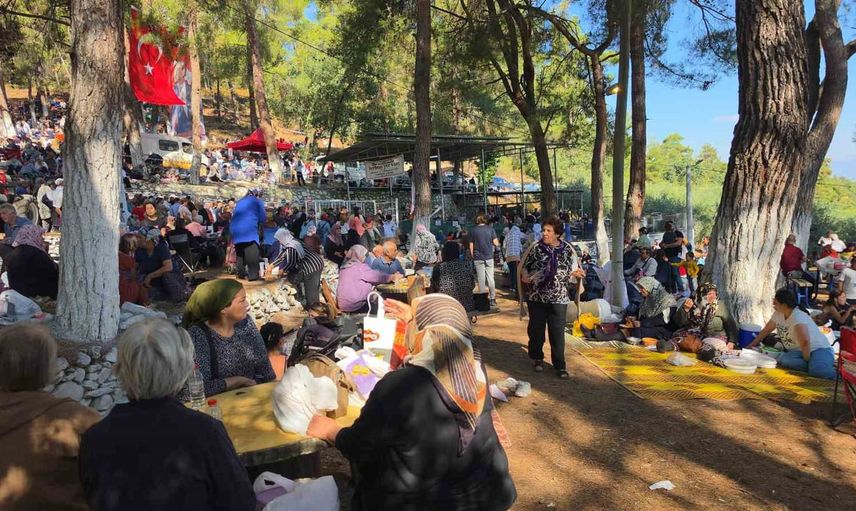 Dedebağ keşkek hayrı 8 asırlık geleneğiyle binleri buluşturdu