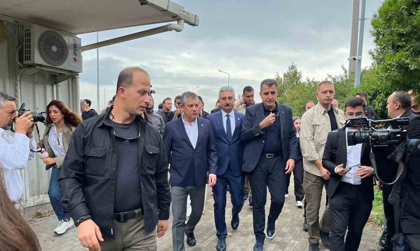 Yeni Parti heyeti Bursa'da tutuklu başkan Mustafa Bozbey'i cezaevinde ziyaret etti